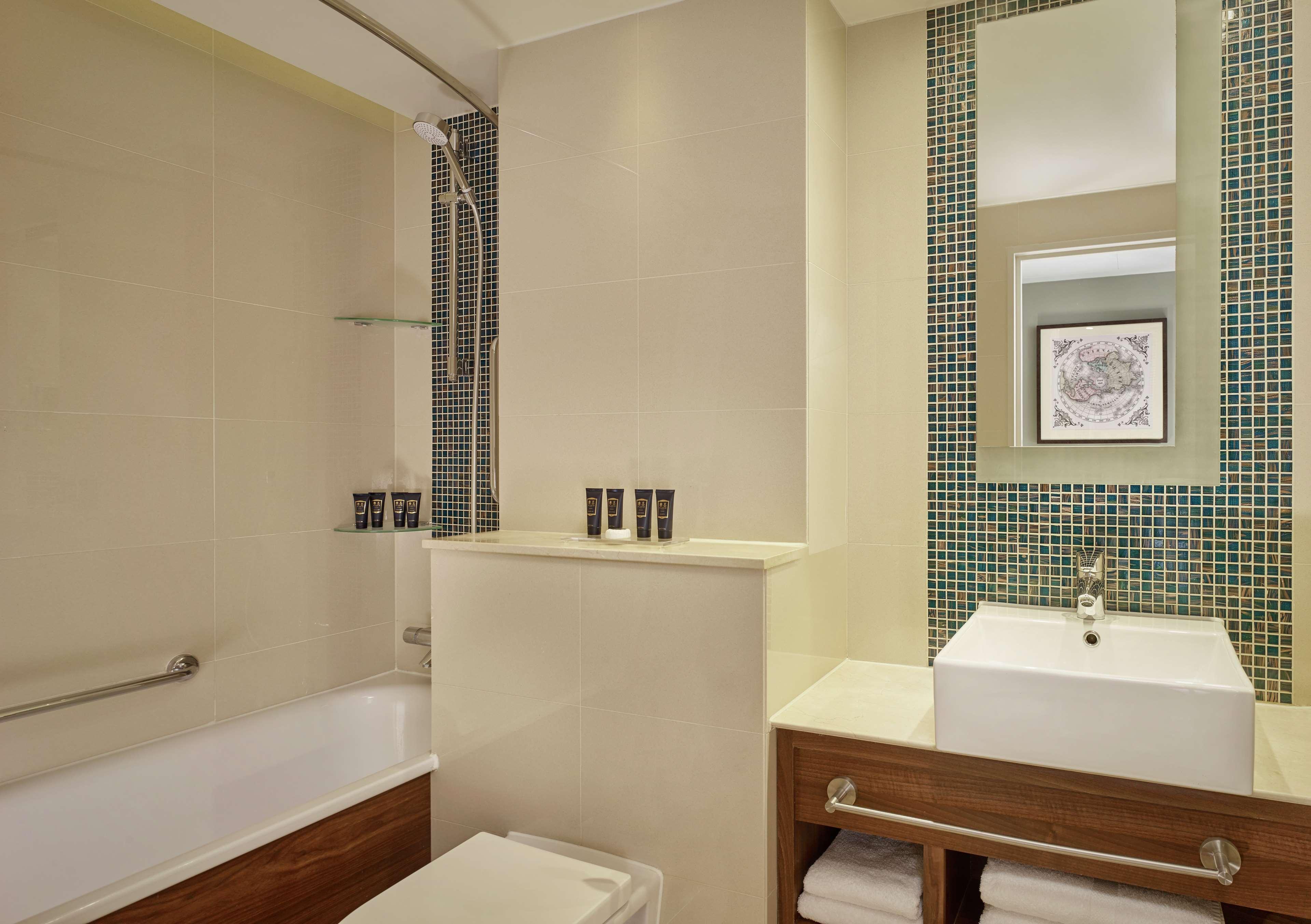 100 Queens Gate Hotel, Curio Collection By Hilton Londres Exterior foto