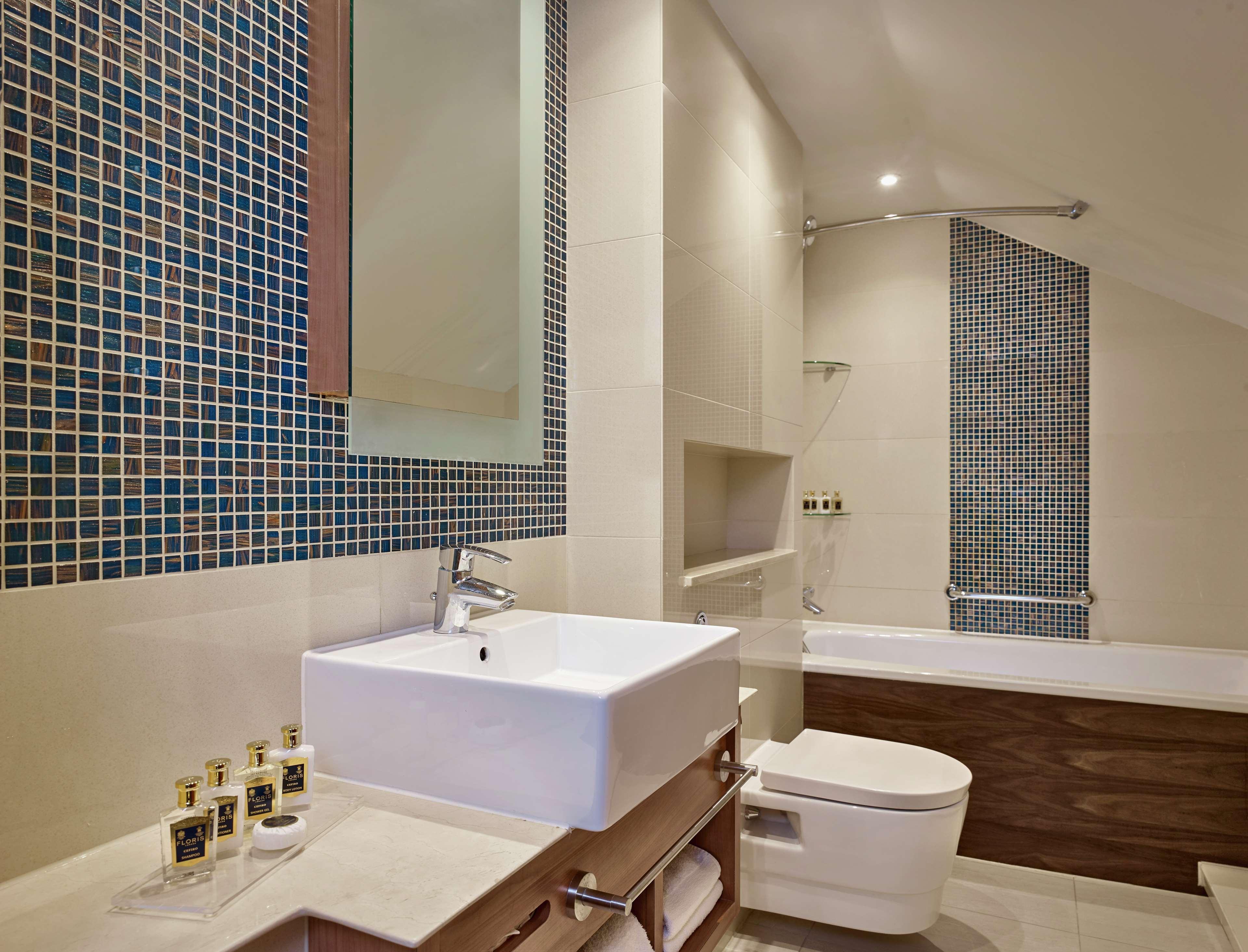 100 Queens Gate Hotel, Curio Collection By Hilton Londres Exterior foto